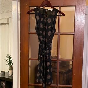 Sleeveless, belted Black Patterned Dress